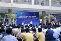 Gần 2000 học sinh tại trường THPT Chuyên Đại học Sư Phạm tham gia thăm khám răng miễn phí